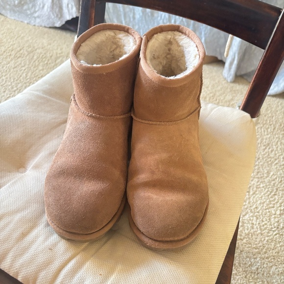UGG Classic Mini II Size 8 - Picture 2 of 9